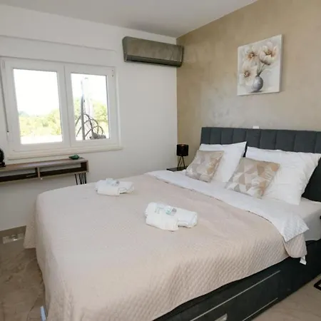 Villa Beautiful Paula With Jacuzzi In *
