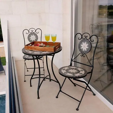 Villa Beautiful Paula With Jacuzzi In Pula