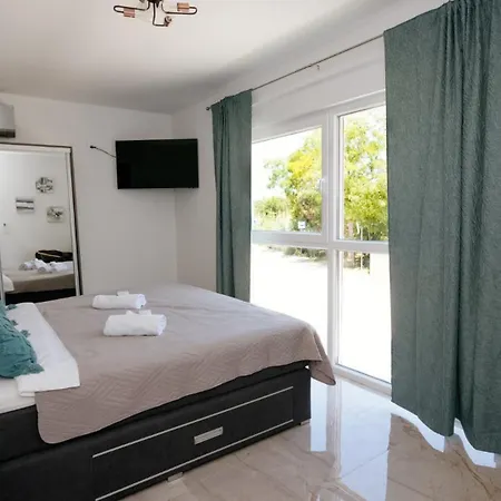 Beautiful Paula With Jacuzzi In * Pula