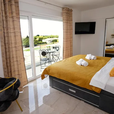 Beautiful Paula With Jacuzzi In Vila *