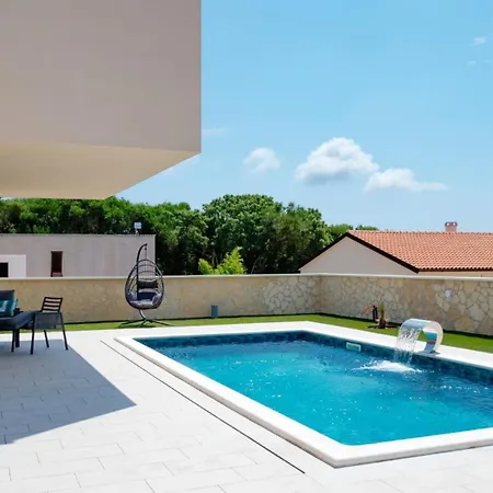 Beautiful Paula With Jacuzzi In Vila *