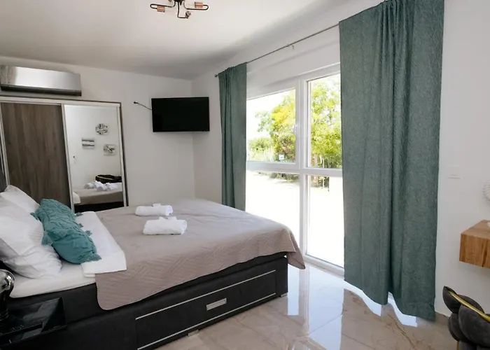 Beautiful Paula With Jacuzzi In * Pula