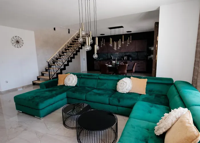 Beautiful Paula With Jacuzzi In Pula