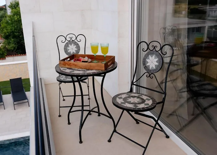 Beautiful Paula With Jacuzzi In 빌라