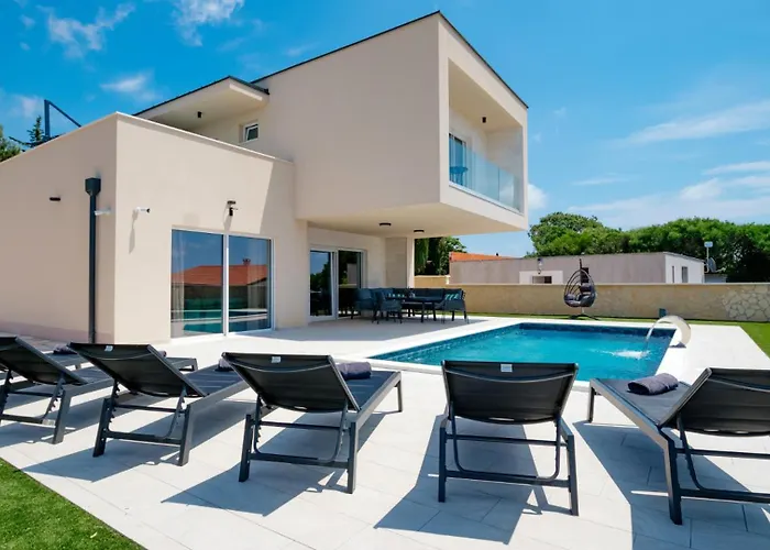 Villa Beautiful Paula With Jacuzzi In